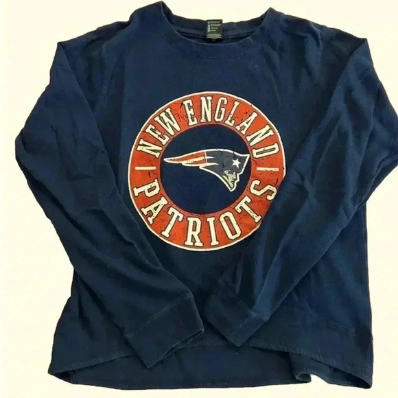 Women’s Patriots Sweatshirt Size Medium - Picture 1 of 4